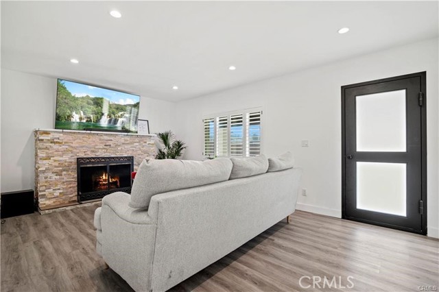 Detail Gallery Image 6 of 7 For 4321 Apricot Rd, Simi Valley,  CA 93063 - 3 Beds | 2 Baths