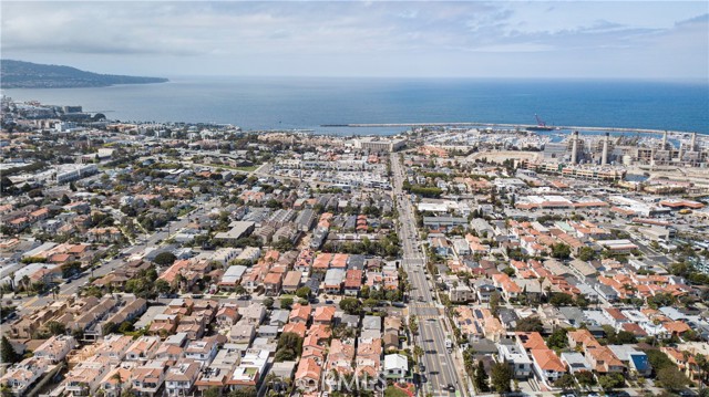 Detail Gallery Image 23 of 57 For 627 N Lucia Ave #B,  Redondo Beach,  CA 90277 - 4 Beds | 3/1 Baths