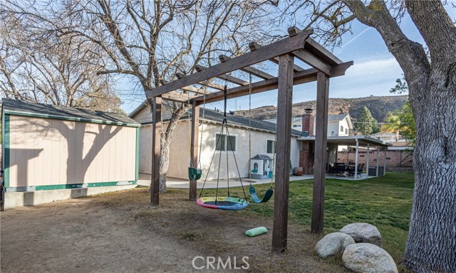 Detail Gallery Image 32 of 42 For 825 Gibson Ave, Simi Valley,  CA 93065 - 5 Beds | 2 Baths