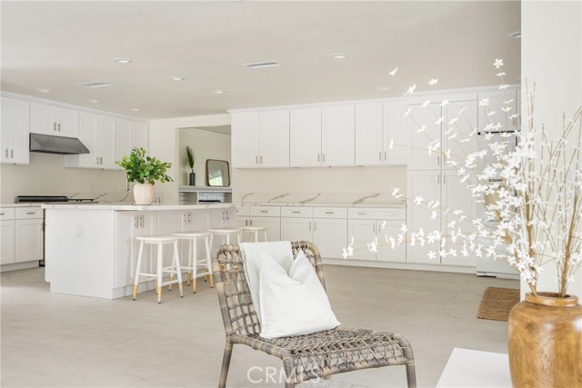 19201 Barrett Lane, North Tustin CA: https://media.crmls.org/medias/b397e850-fa6a-4e74-aa82-67479fb72d60.jpg