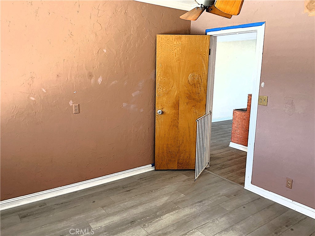 https://media.crmls.org/medias/b3983d14-e3e6-4dd0-b781-254ce596e62a.jpg?preset=X-Large
