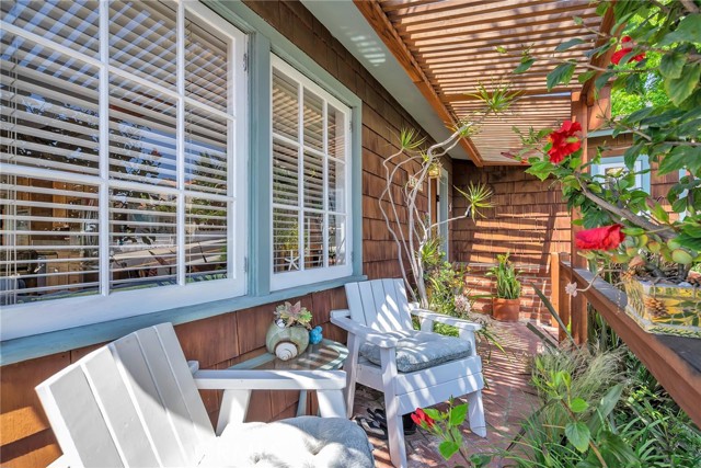 Cozy "front porch"