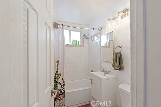1701 N Oxford Avenue, Pasadena CA: https://media.crmls.org/medias/b398fd53-c8f6-482a-afdc-12fd28a1d55a.jpg