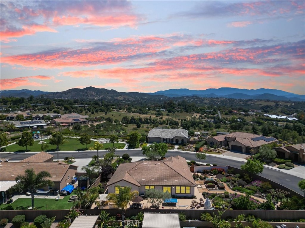 https://media.crmls.org/medias/b399a18d-d2b7-46cb-8c47-1d05d5ef12bb.jpg?preset=X-Large