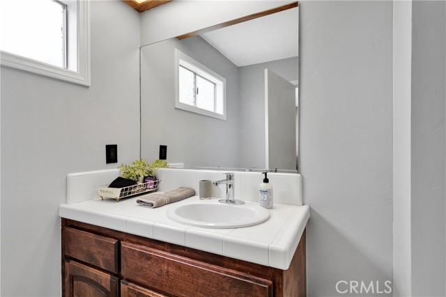 825 Grass Valley Road, Lake Arrowhead CA: https://media.crmls.org/medias/b39a5a93-dd07-460e-86b2-820553a7667c.jpg