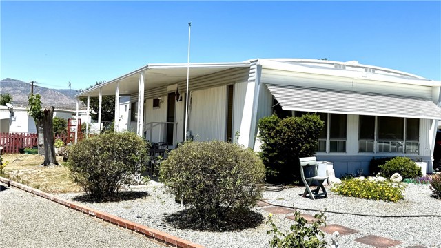 44725 E Florida Ave., Hemet CA: https://media.crmls.org/medias/b39b1eaa-ee02-4d7d-a066-8fa496f5a53b.jpg