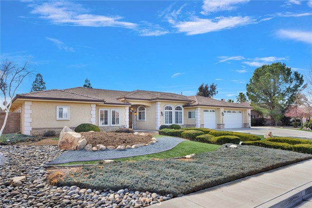 Detail Gallery Image 4 of 58 For 19265 Kanbridge, Apple Valley,  CA 92308 - 3 Beds | 2 Baths