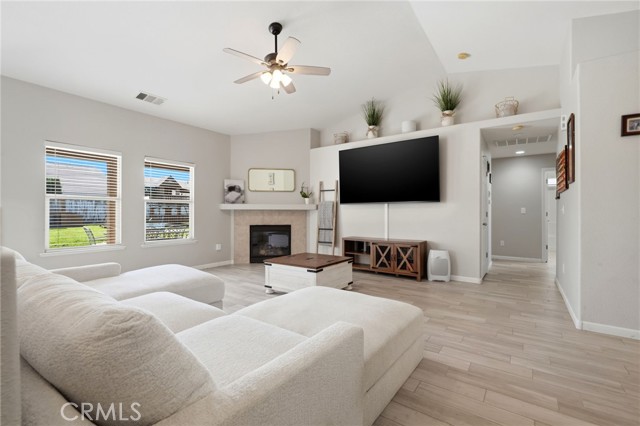Detail Gallery Image 13 of 45 For 1849 W Spring Crest, Hanford,  CA 93230 - 4 Beds | 2 Baths