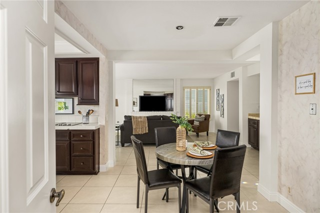 580 S Londerry Ln, Anaheim Hills CA: https://media.crmls.org/medias/b39c825a-06de-4031-a86e-4448d1860318.jpg