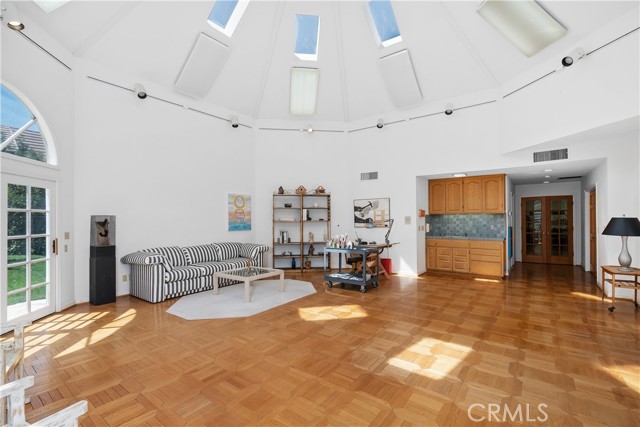 Detail Gallery Image 36 of 50 For 4751 Westchester Dr, Woodland Hills,  CA 91364 - 5 Beds | 7 Baths