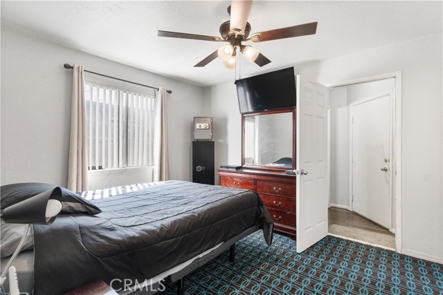 518 Lincoln Avenue, Bakersfield CA: https://media.crmls.org/medias/b39db1c8-d291-4e70-a12c-65dd382df01b.jpg