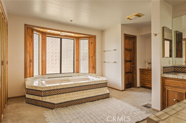 201 Grizzly, Lake Arrowhead, CA 92352
