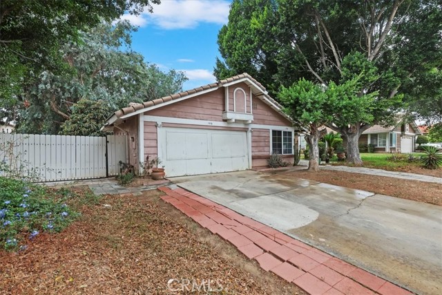 Detail Gallery Image 2 of 31 For 156 S Loretta, Rialto,  CA 92376 - 4 Beds | 2 Baths