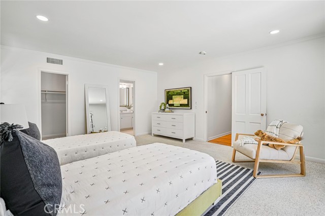3975 Van Noord Avenue, Studio City CA: https://media.crmls.org/medias/b3a2bba2-1e30-4336-b853-175a8c939428.jpg