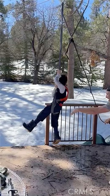 42143 Switzerland Drive, Big Bear CA: https://media.crmls.org/medias/b3a2ff88-87fc-403b-bf41-262b35446ad6.jpg