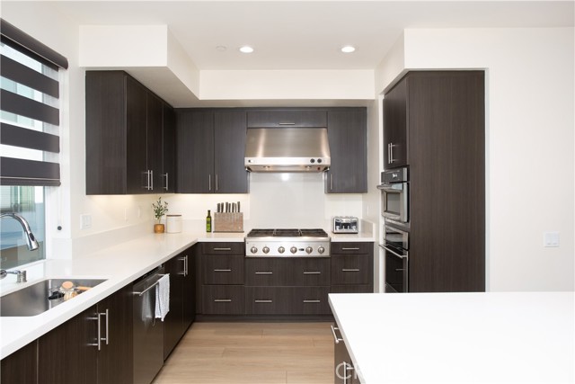 53 Gramercy, Irvine CA: https://media.crmls.org/medias/b3a30fc2-c623-4553-ab7c-3af37a3d79a0.jpg