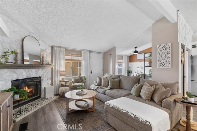 Detail Gallery Image 3 of 30 For 1721 E Colton Ave #103,  Redlands,  CA 92374 - 3 Beds | 2 Baths