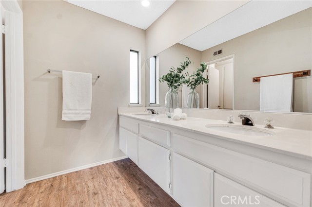 Detail Gallery Image 19 of 46 For 228 via Del Caballo, Oak Park,  CA 91377 - 4 Beds | 2/1 Baths