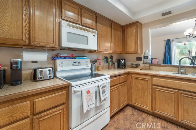 Detail Gallery Image 10 of 27 For 1405 Pinon Pl #3,  Fullerton,  CA 92835 - 3 Beds | 2 Baths