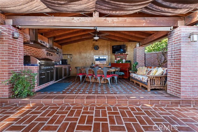 513 E Hillsdale Street, Inglewood CA: https://media.crmls.org/medias/b3a67128-fbf2-4f90-9fe2-a59db4a63ad6.jpg