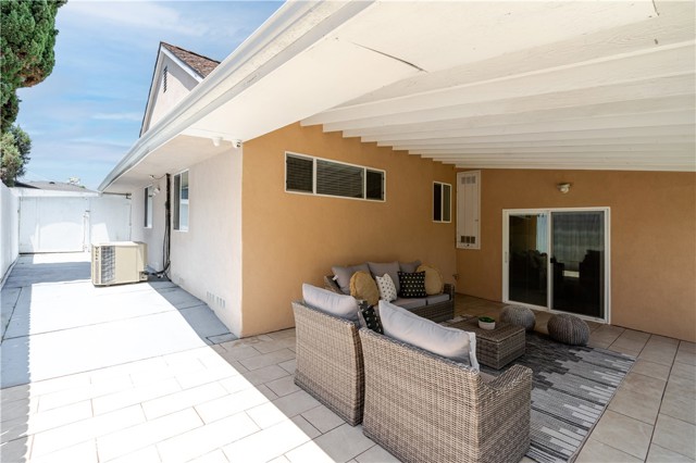 Detail Gallery Image 21 of 50 For 3822 S Cloverdale Ave, Los Angeles,  CA 90008 - 5 Beds | 3 Baths