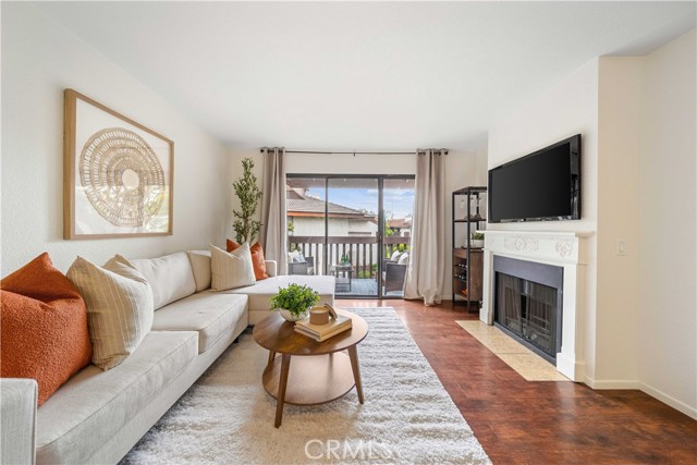 Detail Gallery Image 3 of 27 For 13101 Sunnybrook Circle #204,  Garden Grove,  CA 92844 - 2 Beds | 2 Baths