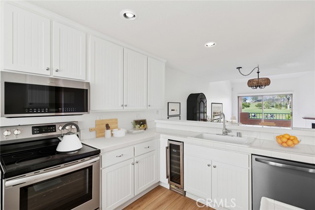 Detail Gallery Image 8 of 23 For 440 Villa Point, Newport Beach,  CA 92660 - 2 Beds | 2 Baths