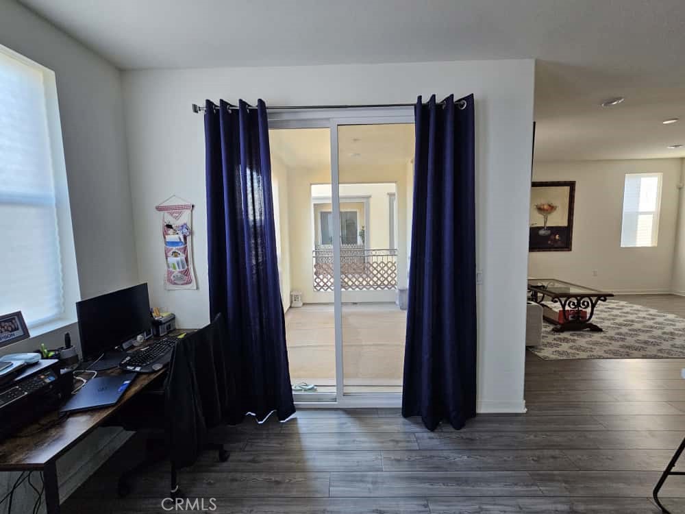 https://media.crmls.org/medias/b3a82c32-0a18-4ef5-8106-39b3cc1b04ca.jpg?preset=X-Large