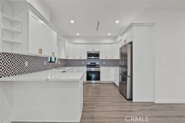 22835 Styles Street, Woodland Hills CA: https://media.crmls.org/medias/b3a858c3-5c7a-4183-93dd-0bef5d7d0957.jpg