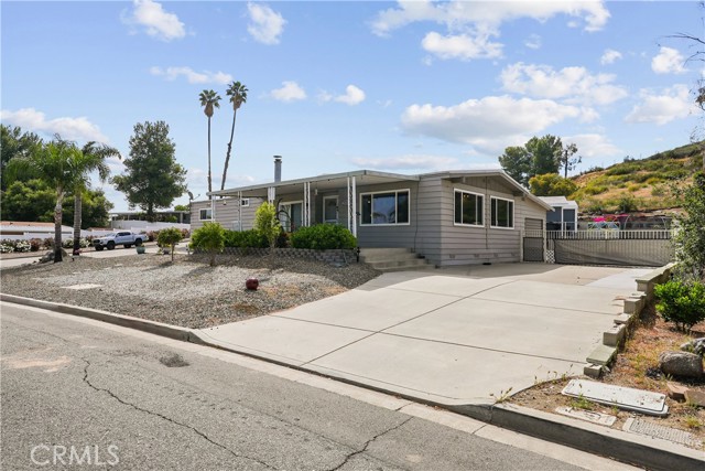 23011 Big Tee Drive, Canyon Lake CA: https://media.crmls.org/medias/b3a8e210-660b-409d-a4b1-3cd83369f320.jpg