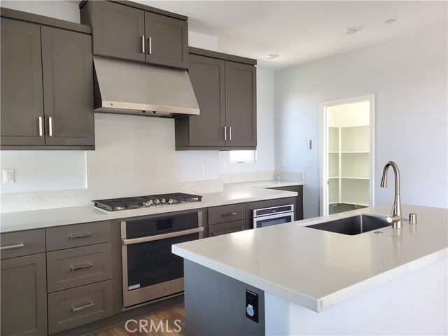 Detail Gallery Image 6 of 20 For 430 Transport, Tustin,  CA 92782 - 4 Beds | 3/1 Baths