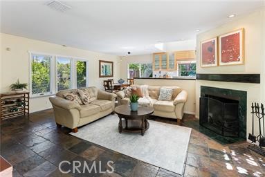 Detail Gallery Image 4 of 28 For 5655 Katherine Ave, Sherman Oaks,  CA 91401 - 2 Beds | 1 Baths