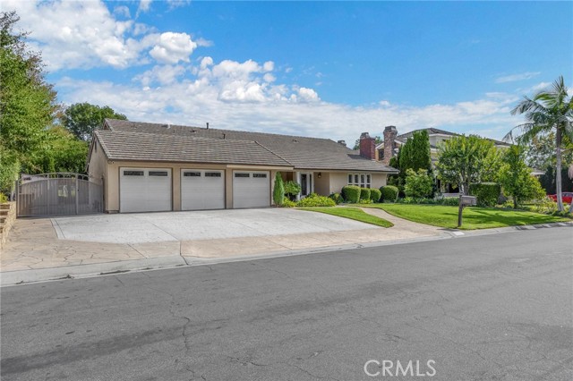 Detail Gallery Image 2 of 40 For 6042 Foxfield Ln, Yorba Linda,  CA 92886 - 4 Beds | 3 Baths