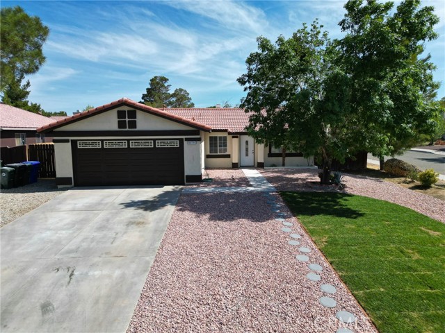 10779 Begonia Street, Adelanto CA: https://media.crmls.org/medias/b3a972e0-368b-4e91-9b3d-4ad52e3e78a7.jpg