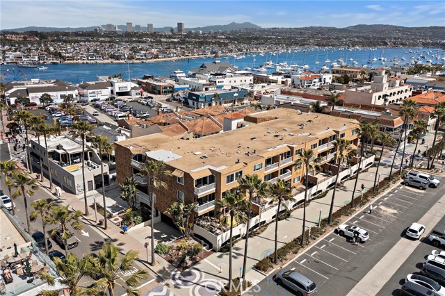 Detail Gallery Image 23 of 36 For 600 E Oceanfront 1a,  Newport Beach,  CA 92661 - 3 Beds | 2 Baths
