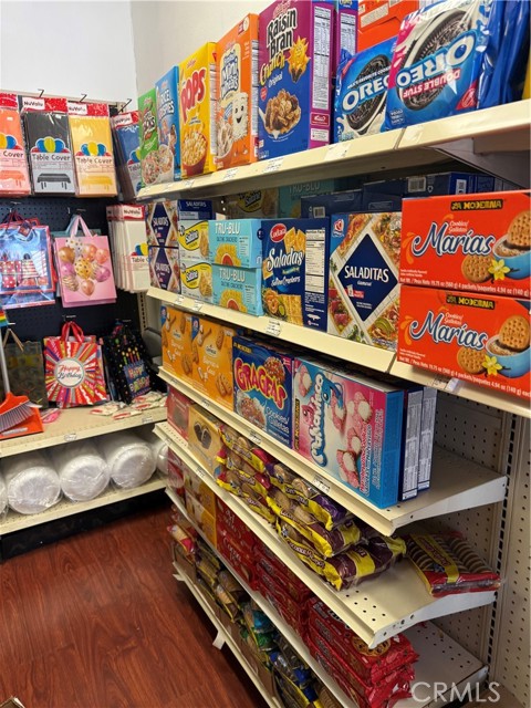 17480 Arrow Boulevard, Fontana CA: https://media.crmls.org/medias/b3aa539b-9fe2-4538-aaf1-9ecb69a97fb2.jpg