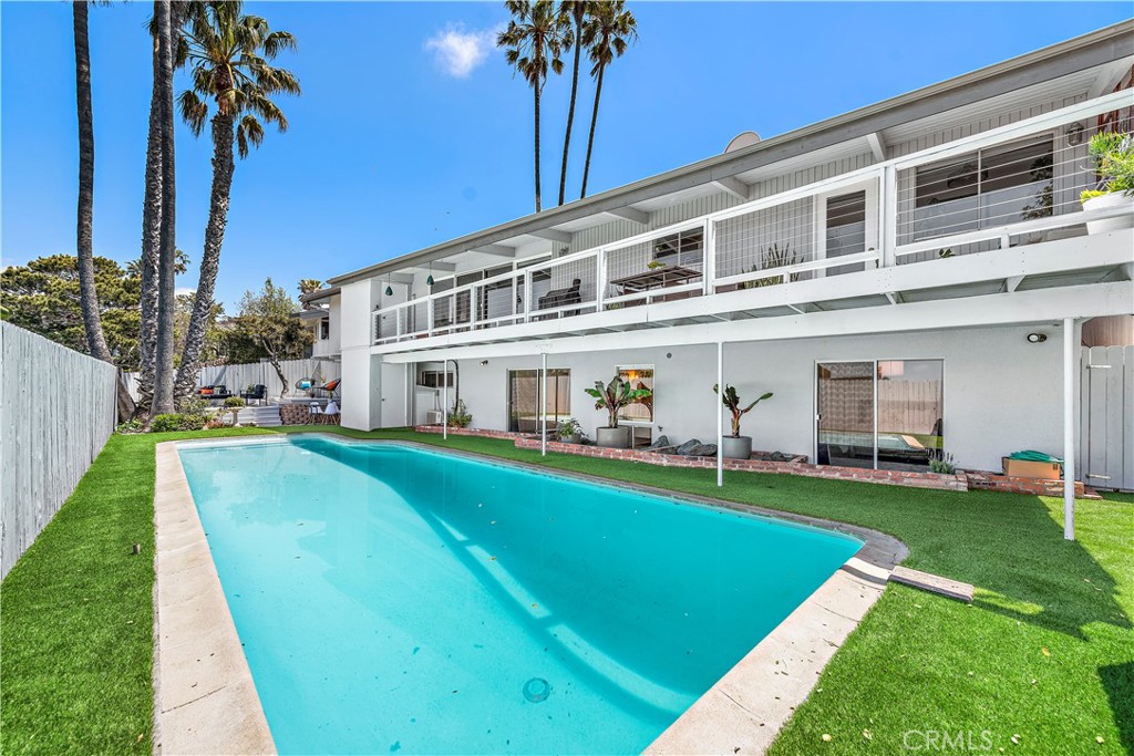 2120 Temple Hills Drive #LOWER