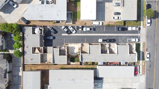 18911 Florida Street, Huntington Beach CA: https://media.crmls.org/medias/b3aa76ca-54ec-4c04-860e-29d38dec4460.jpg