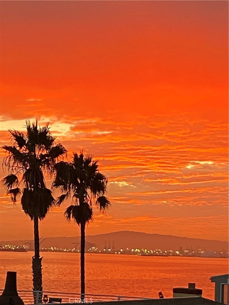 https://media.crmls.org/medias/b3aa9701-d929-4f85-8ce4-d6fa75b48a96.jpg?preset=X-Large