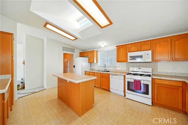 1245 W Cienega Avenue, San Dimas CA: https://media.crmls.org/medias/b3ac6b77-6430-48ca-b972-688161fd3d89.jpg
