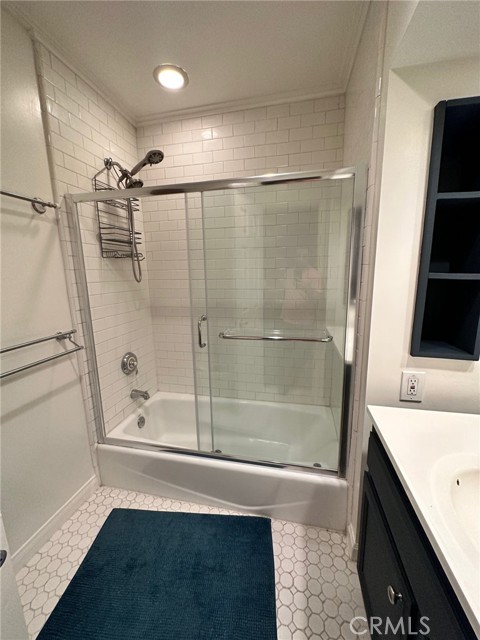 Detail Gallery Image 9 of 36 For 18406 Bessemer St, Tarzana,  CA 91335 - 3 Beds | 2 Baths