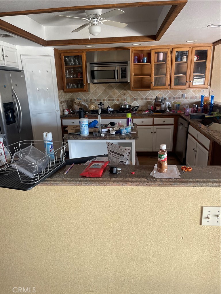 https://media.crmls.org/medias/b3aca72e-7104-4056-9b0a-f2d21f9c167d.jpg?preset=X-Large