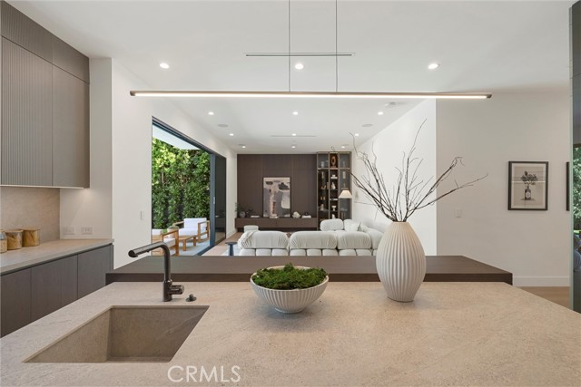 Detail Gallery Image 6 of 39 For 4625 Vesper Ave, Sherman Oaks,  CA 91403 - 5 Beds | 5/2 Baths