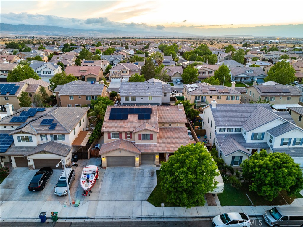 https://media.crmls.org/medias/b3ad9bf6-08cd-4f1f-9a3b-f143a85977ba.jpg?preset=X-Large