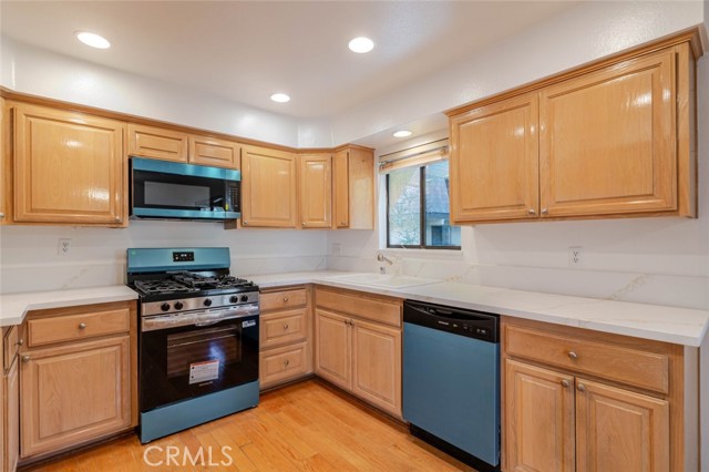 Detail Gallery Image 14 of 38 For 9000 Vanalden Ave #117,  Northridge,  CA 91324 - 3 Beds | 3 Baths