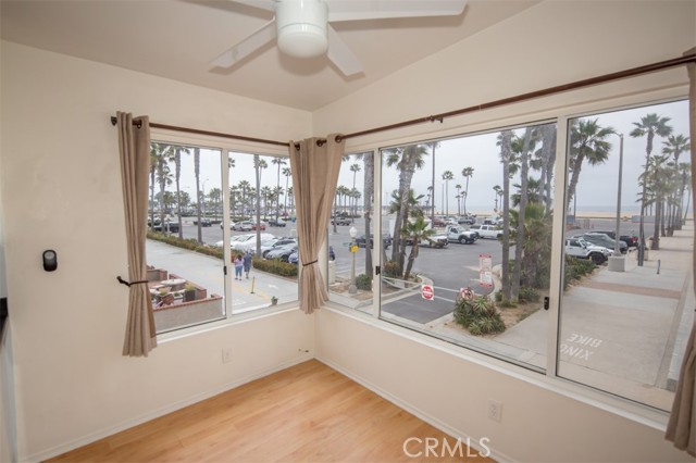 Detail Gallery Image 15 of 31 For 418 E Oceanfront, Newport Beach,  CA 92661 - 2 Beds | 2/1 Baths