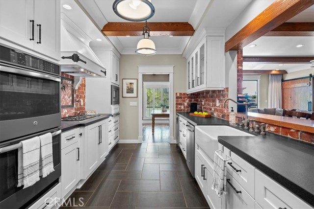 Detail Gallery Image 24 of 52 For 1167 Roxbury Dr #103,  Los Angeles,  CA 90035 - 2 Beds | 4/1 Baths