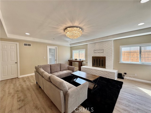 Detail Gallery Image 5 of 14 For 1341 S Pembrooke #C,  Anaheim,  CA 92804 - 1 Beds | 1 Baths