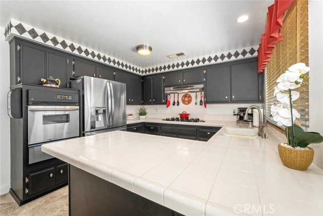 6786 Molokai Drive, Cypress CA: https://media.crmls.org/medias/b3af9fbe-6c92-4c75-9d7e-7197ddfdf0c4.jpg