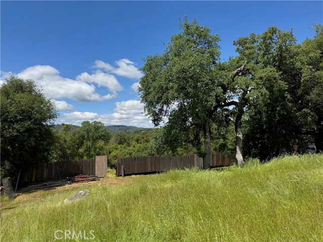 4516 Hirsch Road, Mariposa CA: https://media.crmls.org/medias/b3b0dff0-fd44-46f0-a194-954292c3235d.jpg